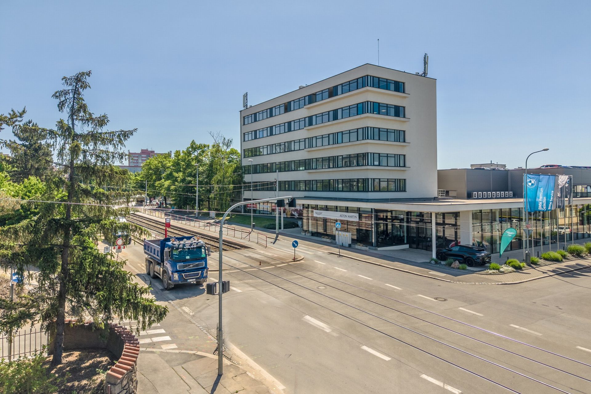 Pronájem komerčního prostoru, 375m2, openspace, Praha 10 - Strašnice